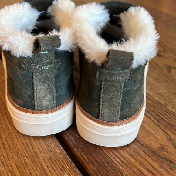 Women’s TOMS slip on size 5.5 - Picture 3 of 4